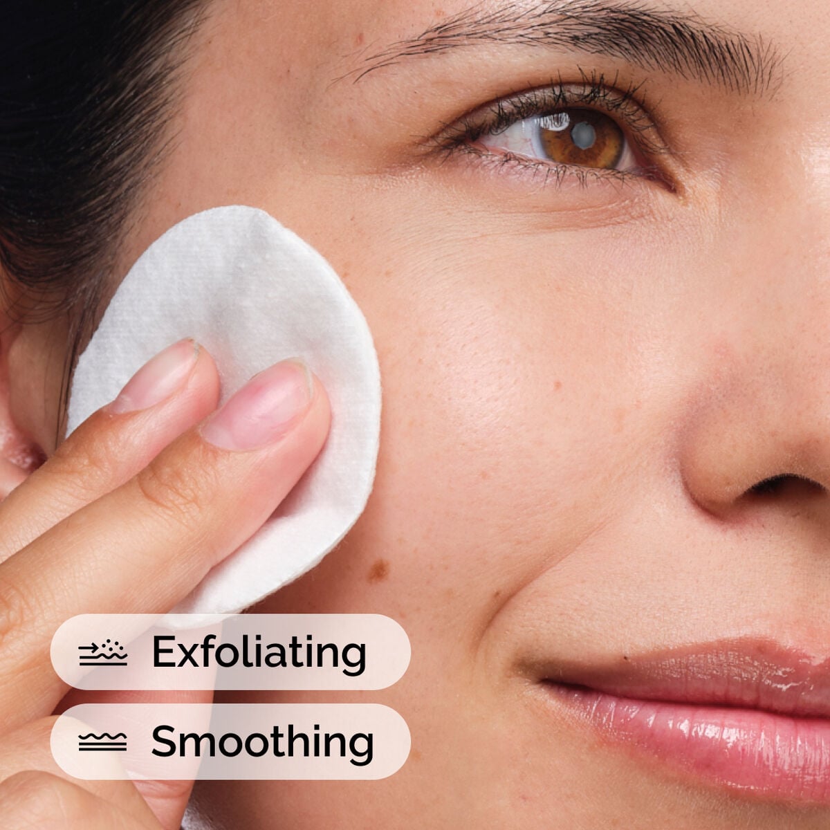 glycolic-acid-7-exfoliating-toner-q8 ord-glycolic-acid-exfoliating-toner-model-application-with-benefits.jpg